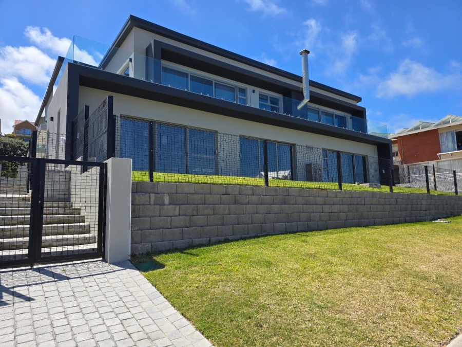 4 Bedroom Property for Sale in Outeniqua Strand Western Cape